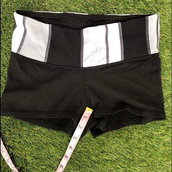 Lululemon Reversible Shorts - Picture 6 of 7